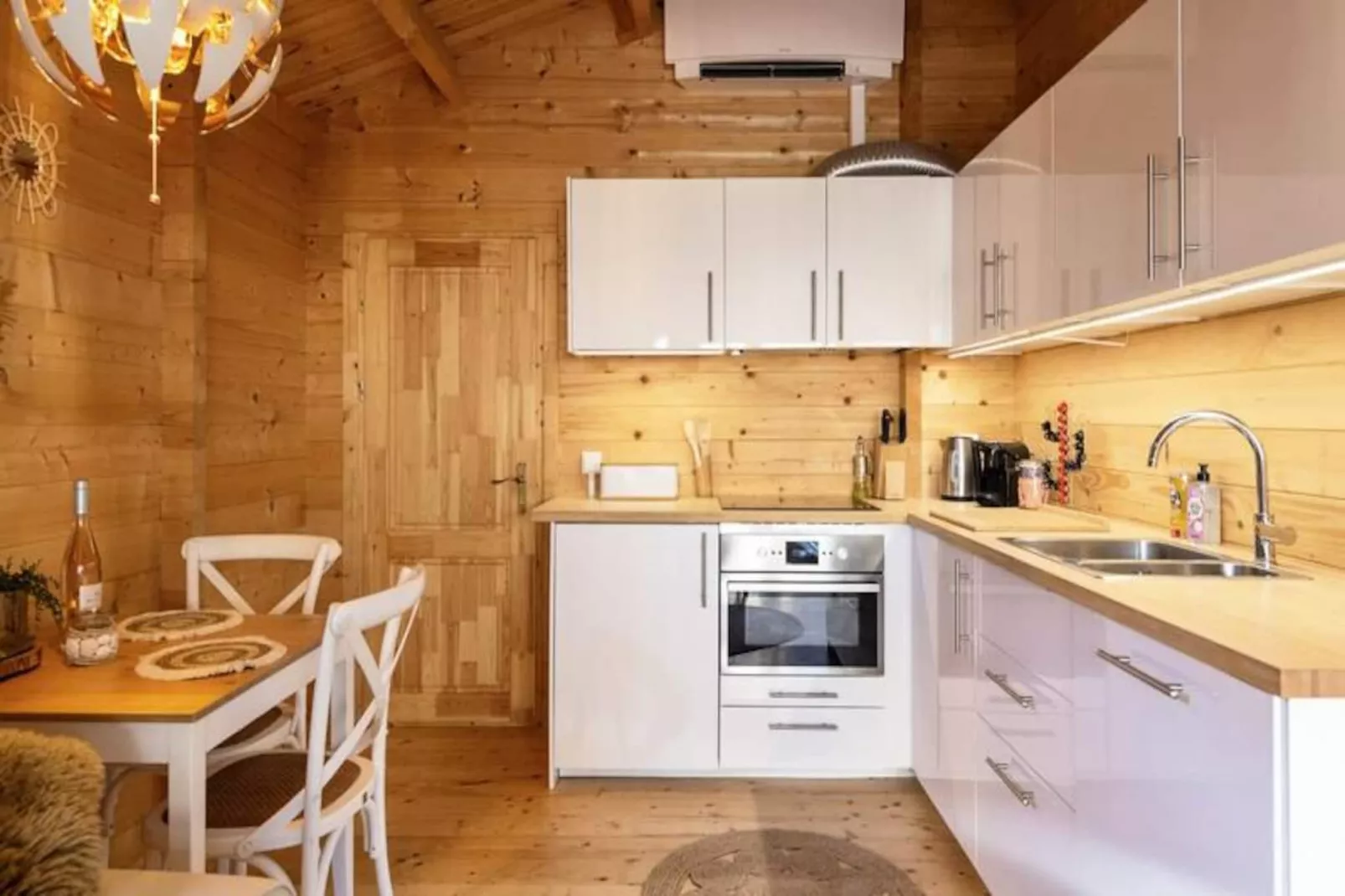 The Sea Lodge-Non tagué