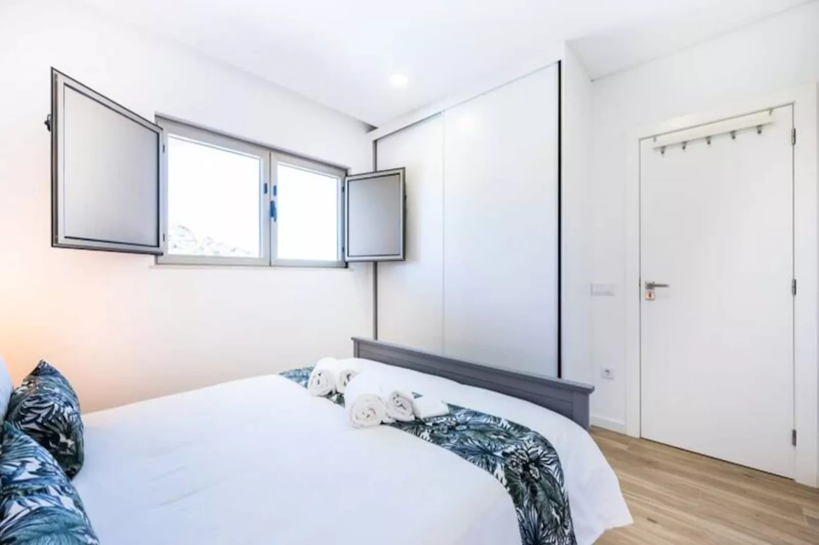 The Kuuyi Suite - Burgau-Untagged