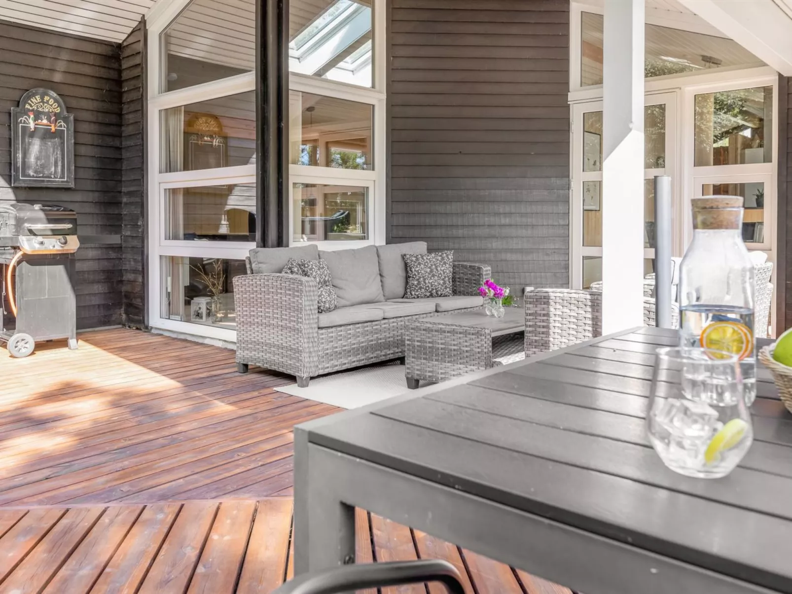 "Arny" - 1.5km from the sea-Outside