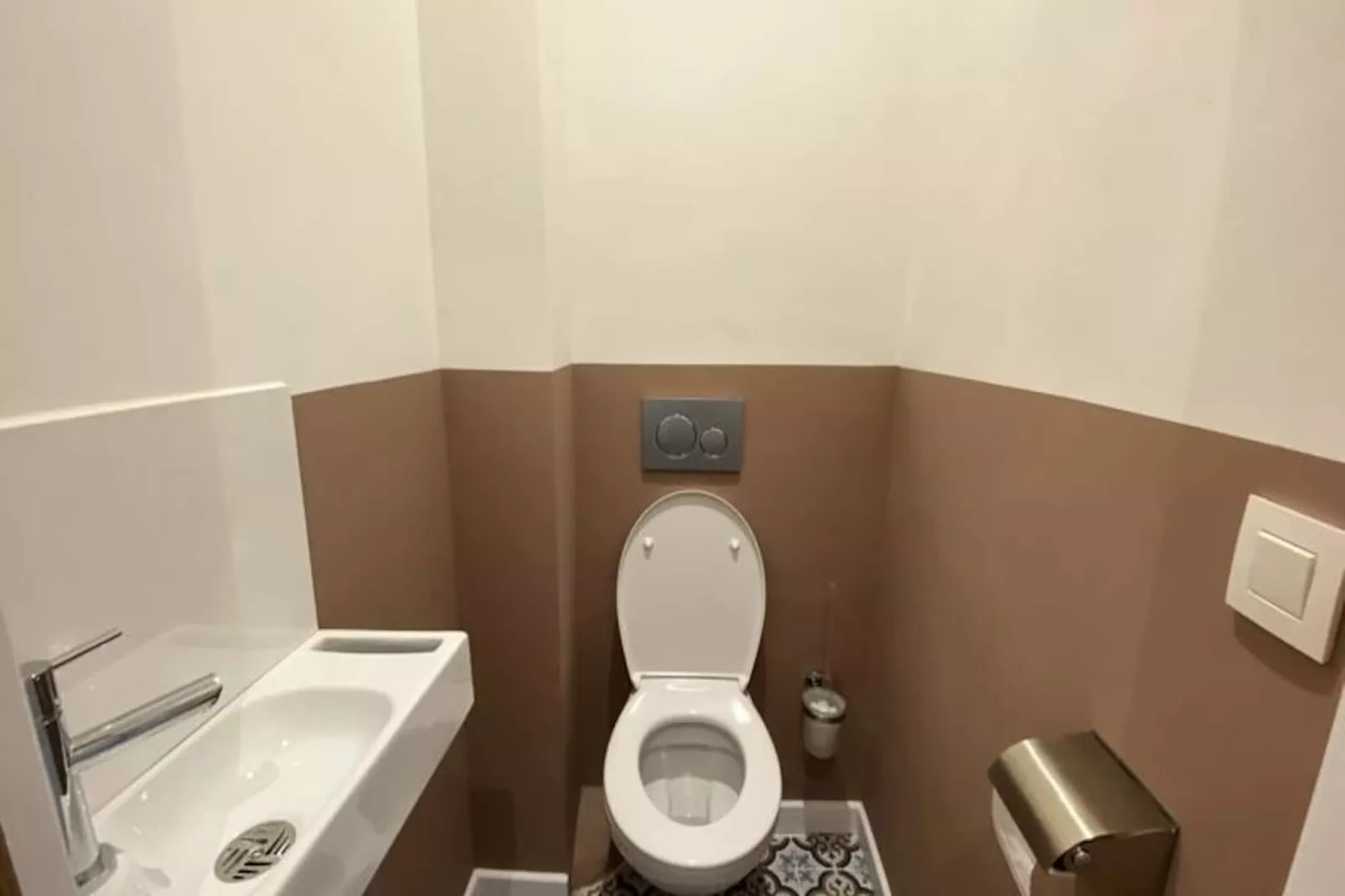 06cf : Bel Appartement Rénové Vieil Antibes-Non tagué