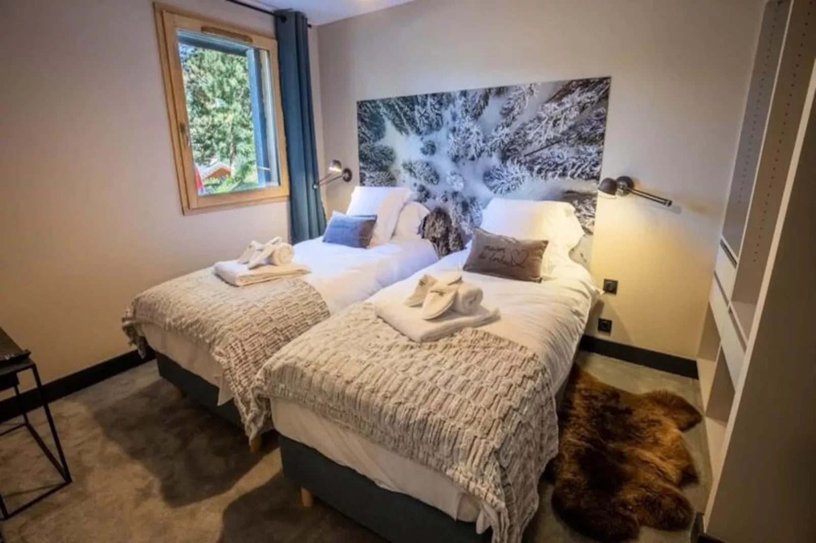 Chalet Chebi-Untagged