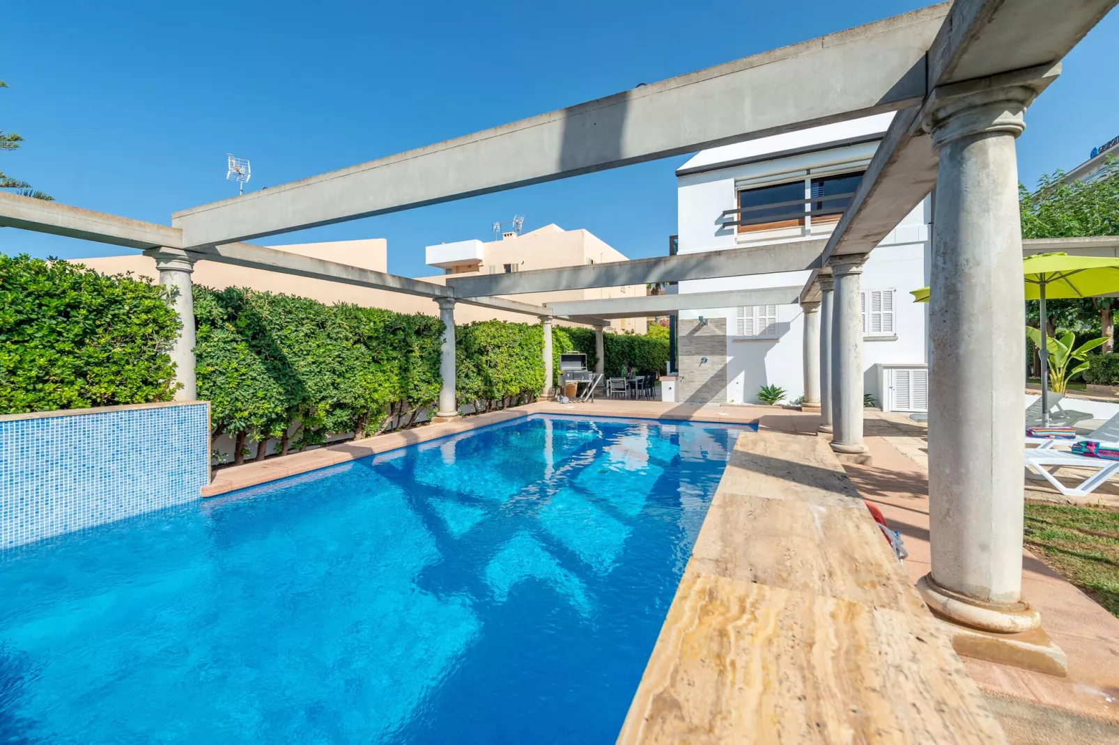 Estrel-Exterior summer