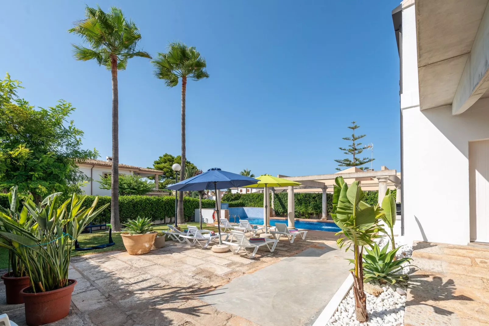 Estrel-Exterior summer