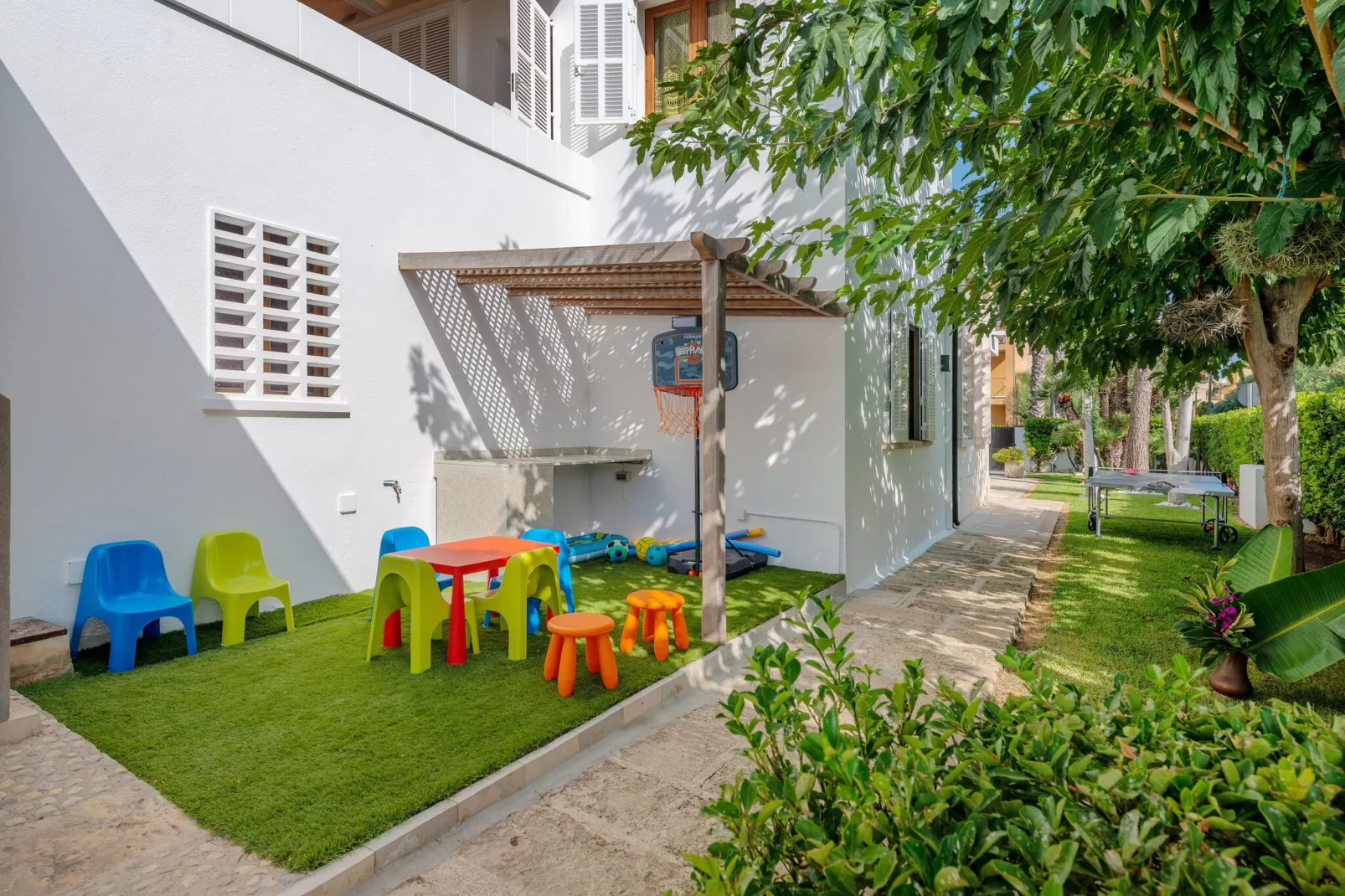 Estrel-Exterior summer