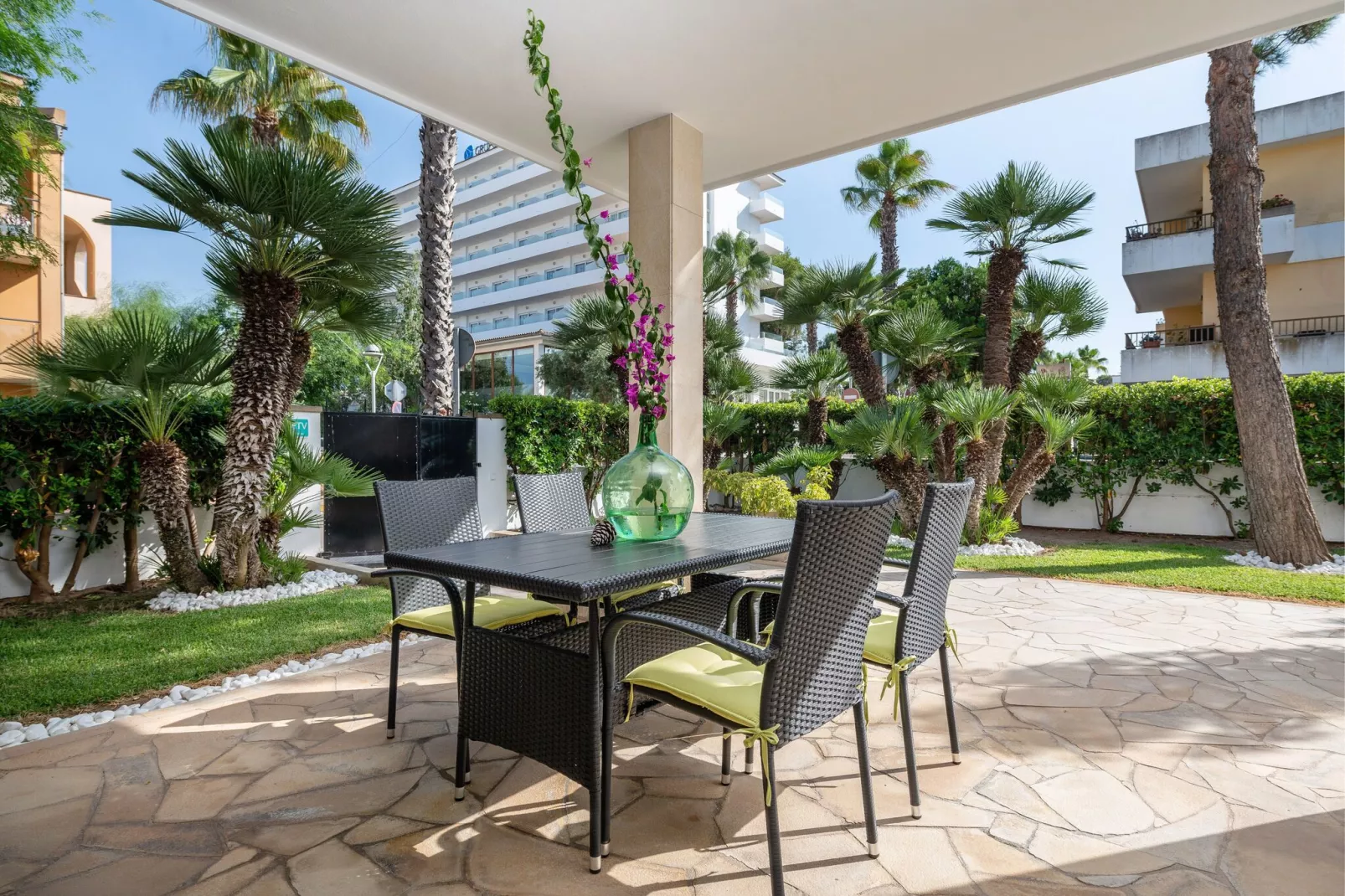 Estrel-Exterior summer