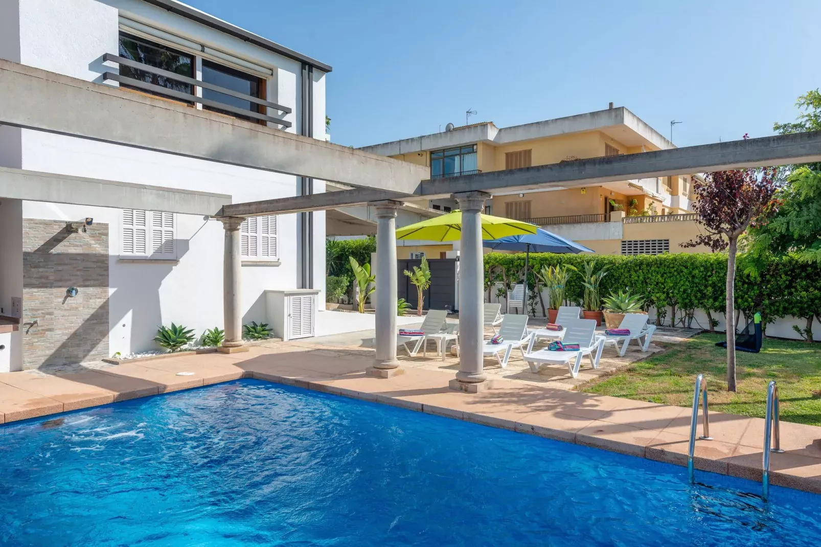 Estrel-Exterior summer