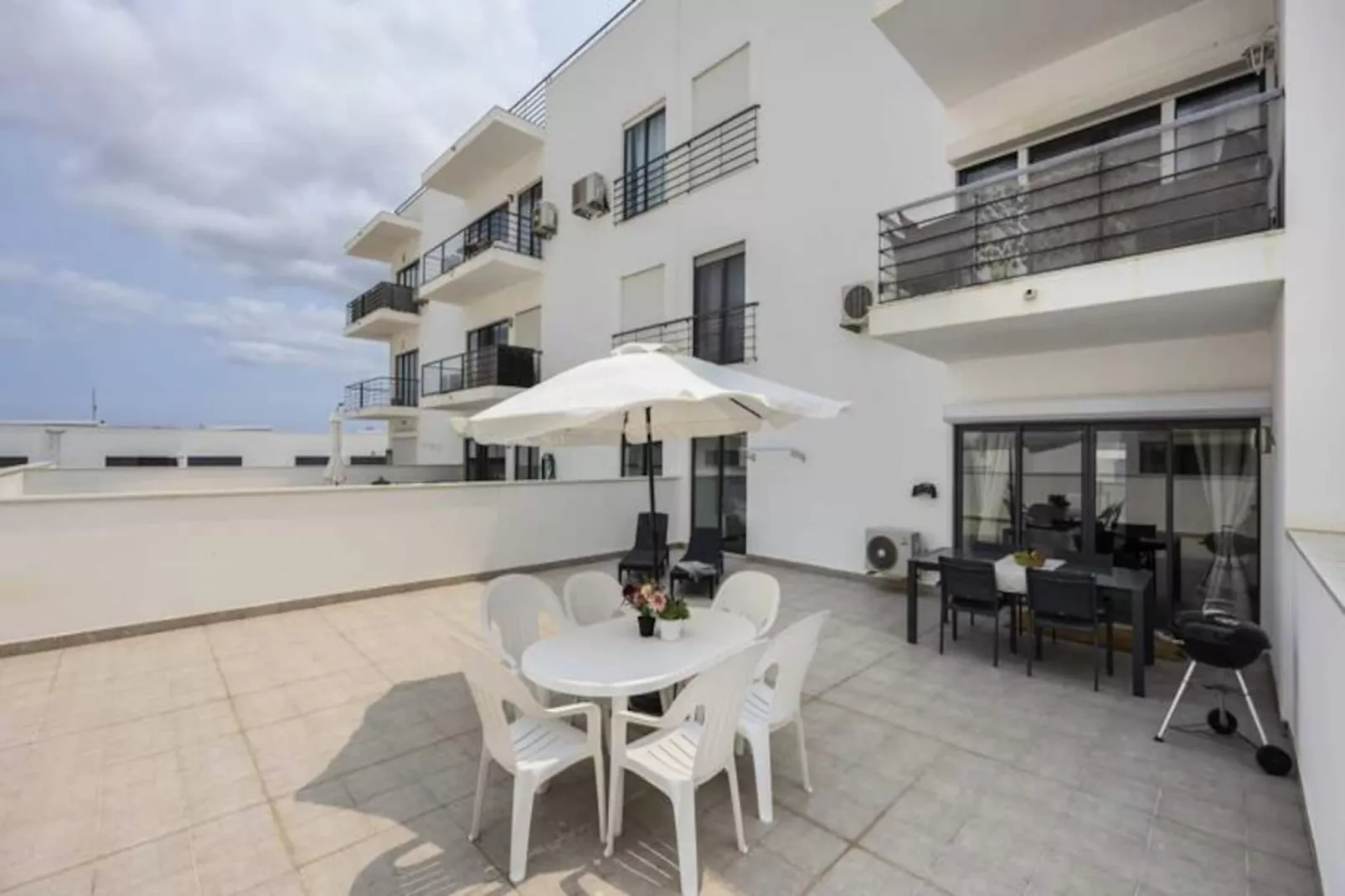 Artistic And Stylish Apartment-Non tagué