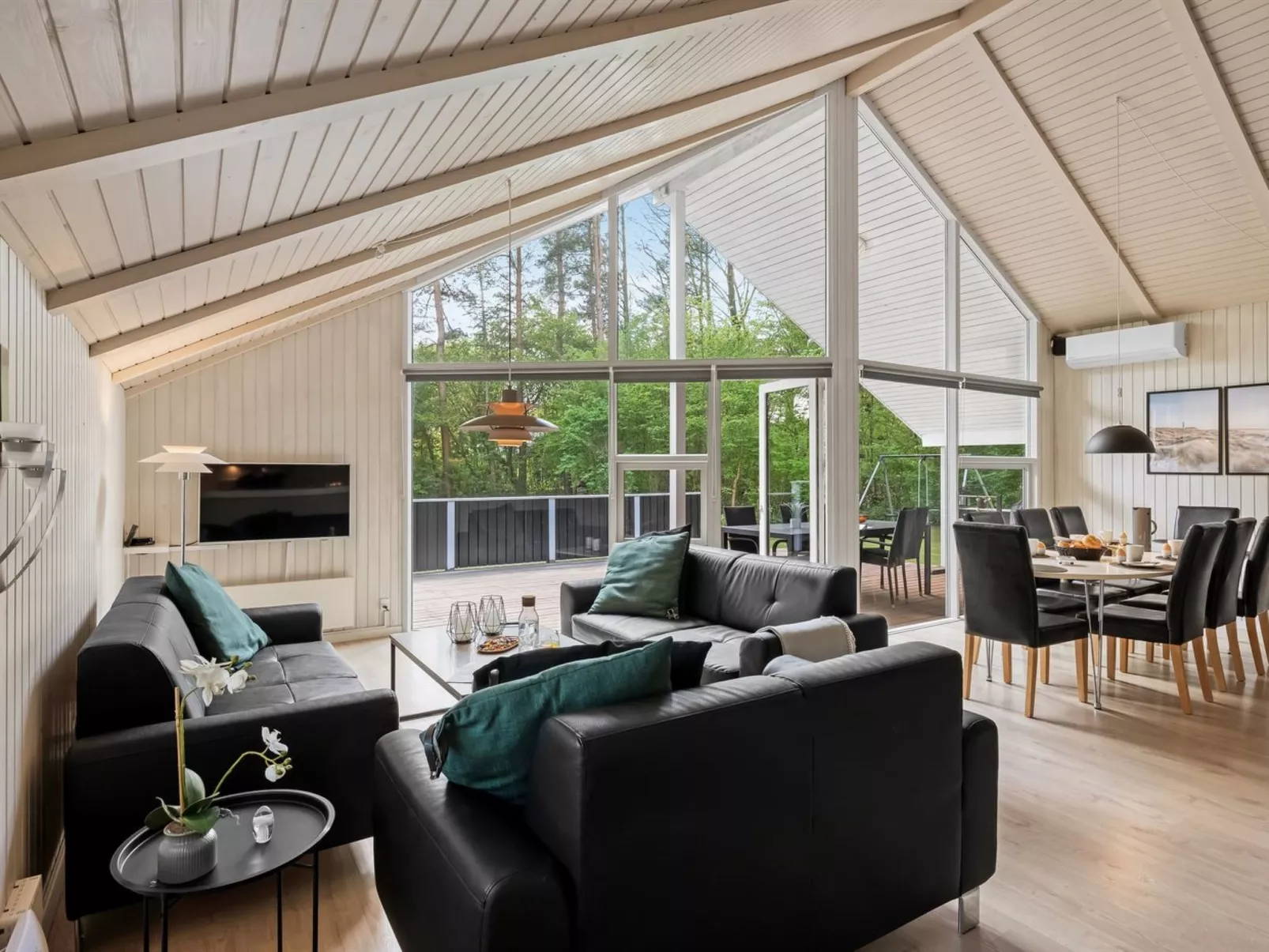 "Akule" - 10km from the sea-Inside