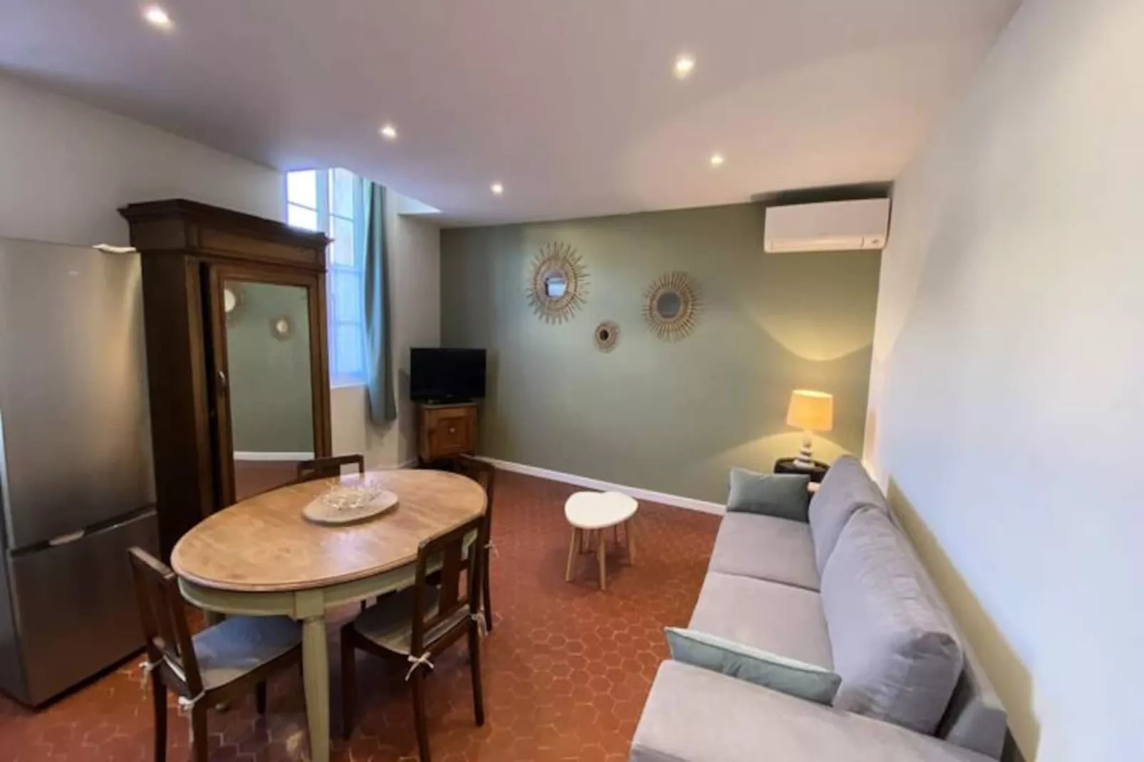 06cf : Bel Appartement Rénové Vieil Antibes-Non tagué