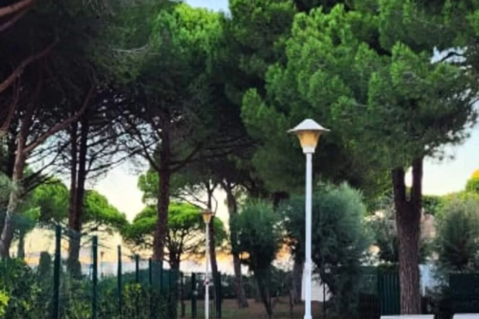 Résidence La Croisi&egrave;re : Vue Sur Les Bateaux, Balcon, R&eacute;nov&eacute;, Climatis&eacute;, Parking, .-Non tagué