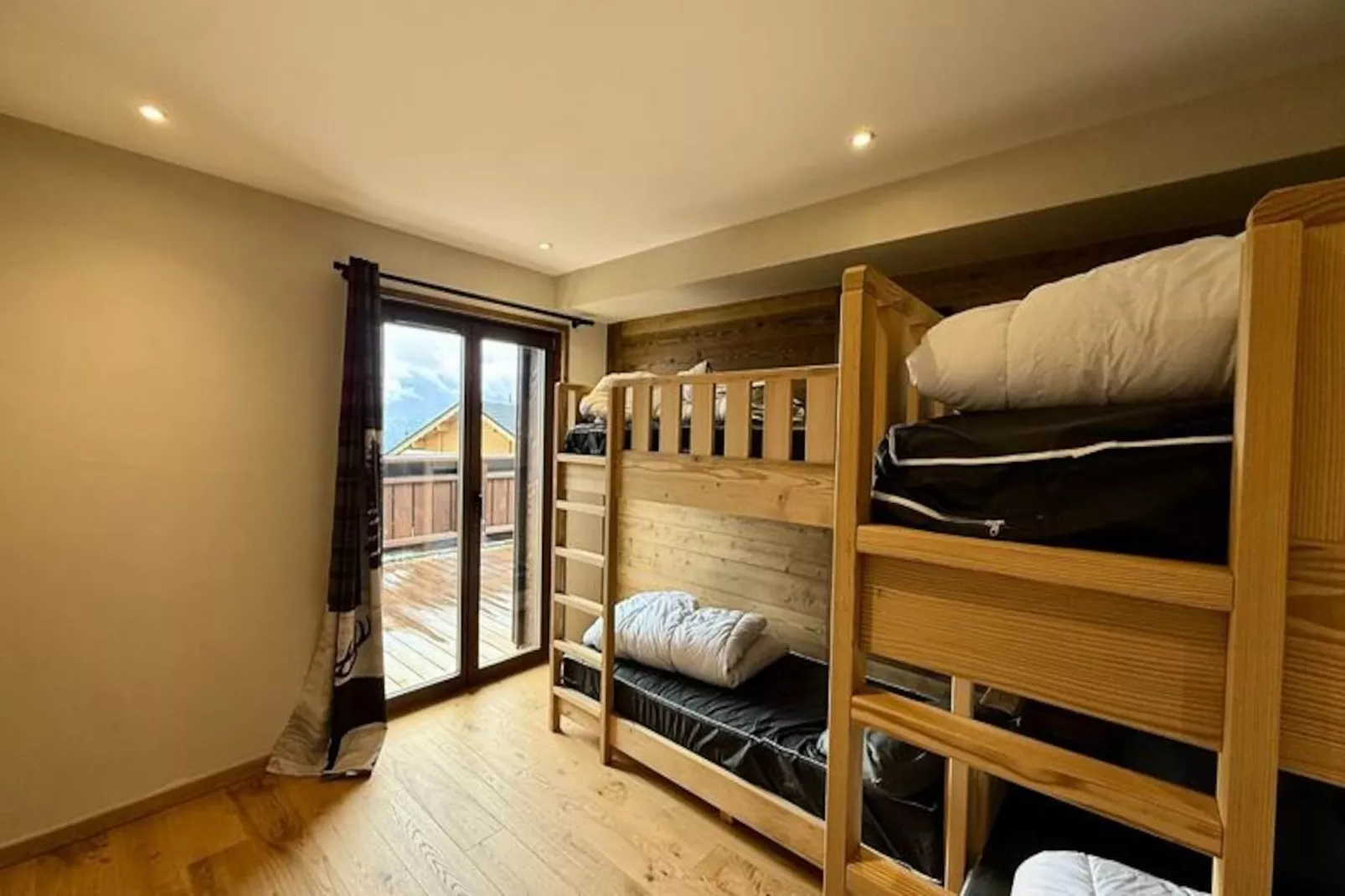 Résidence Complexe Aiguilles-Untagged