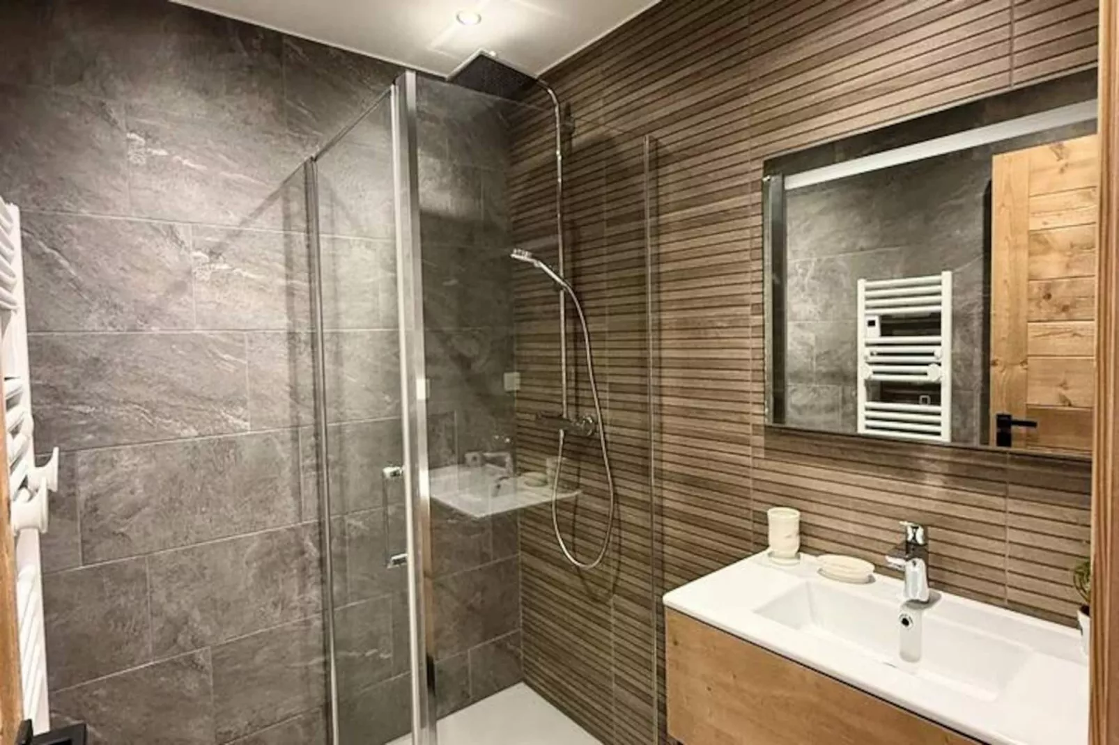 Résidence Complexe Aiguilles-Untagged