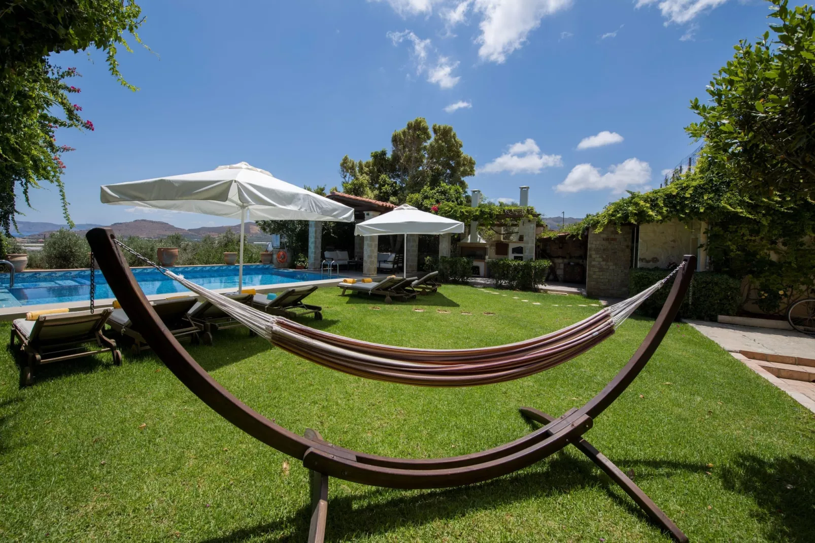 Villa Arhontariki 4prs-Garten Sommer