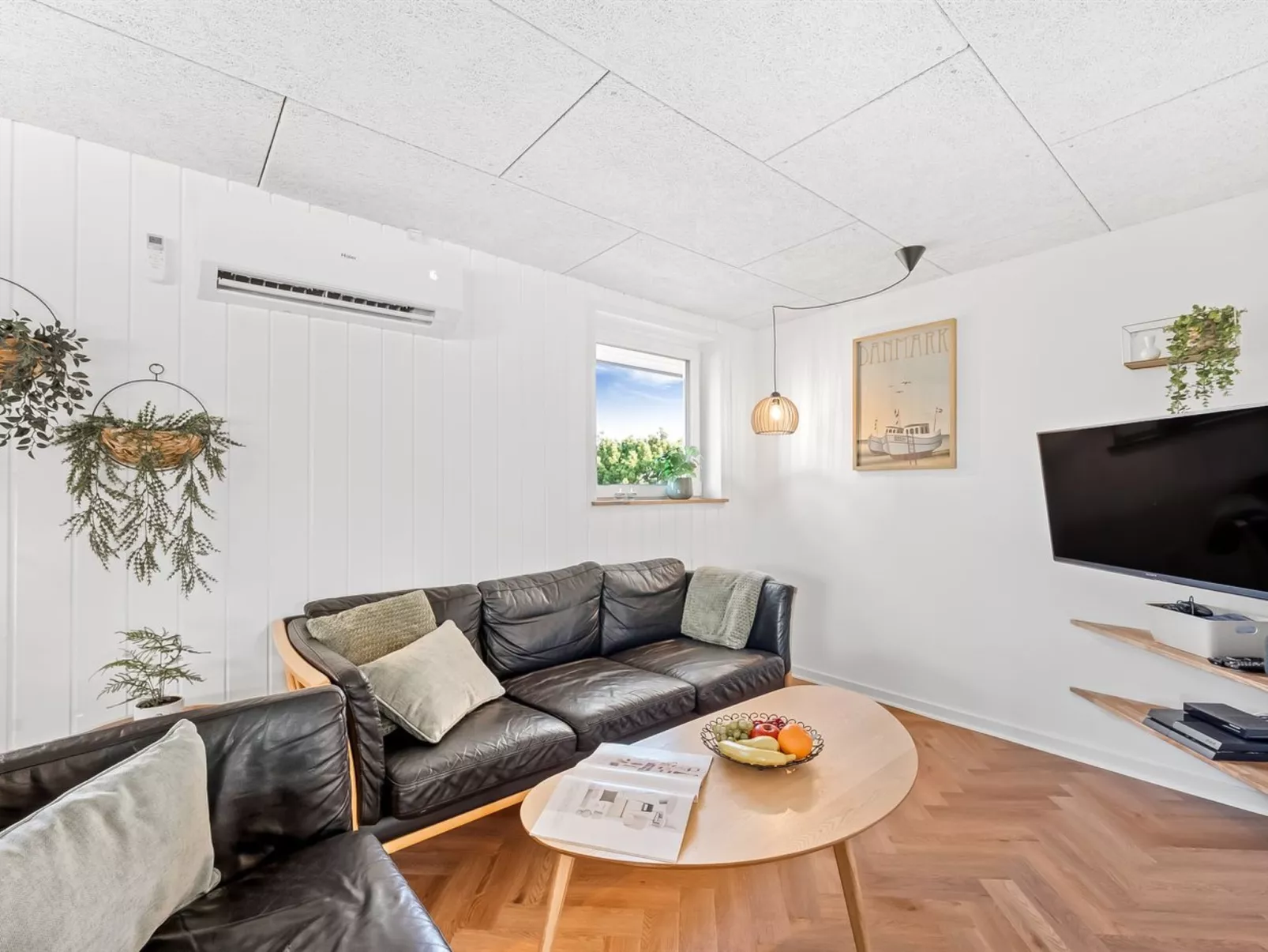 "Bela" -  from the sea-Inside