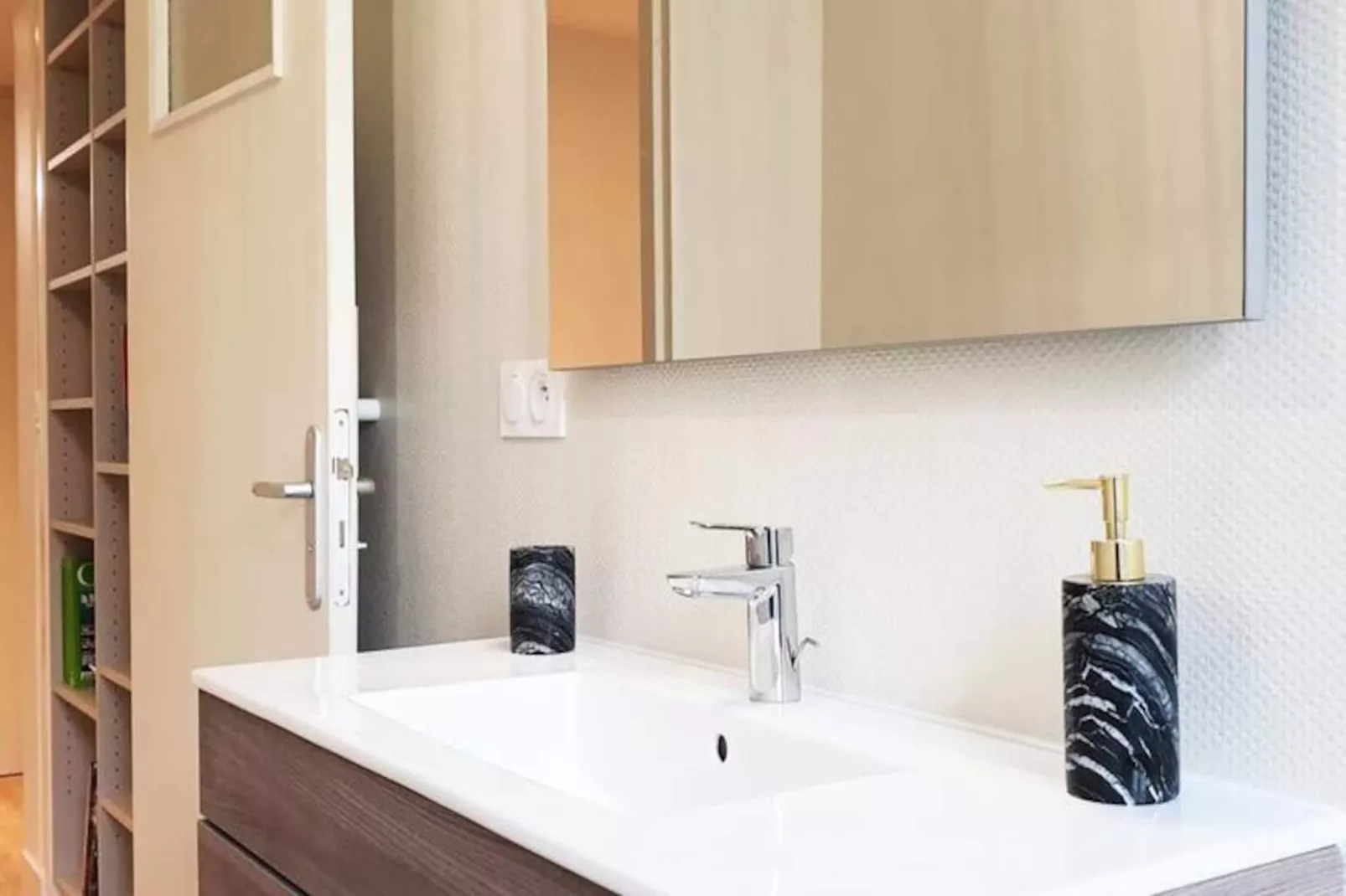 🦋 The Butterfly - Standing ****-Nicht zugeordnet