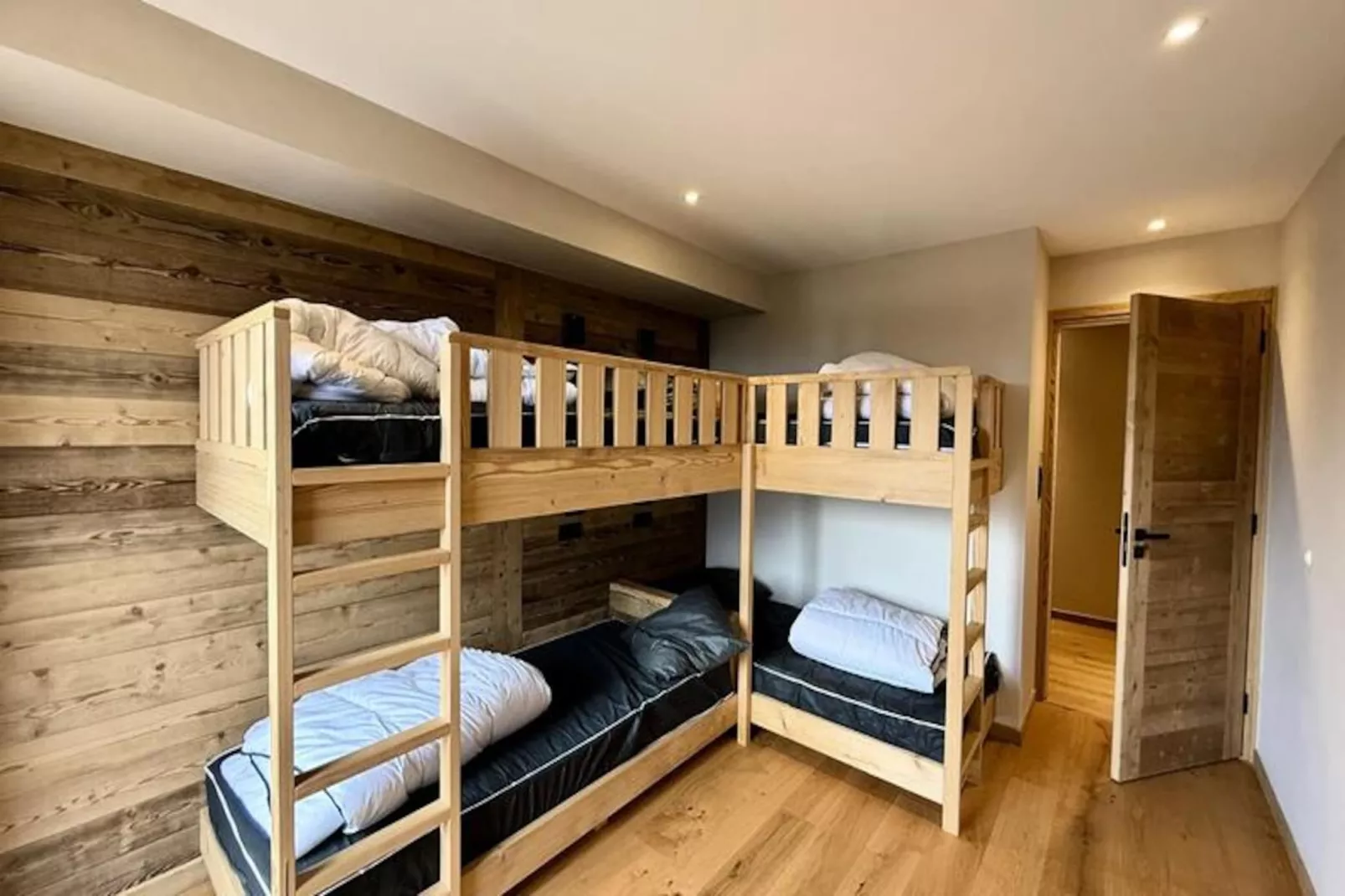 Résidence Complexe Aiguilles-Untagged