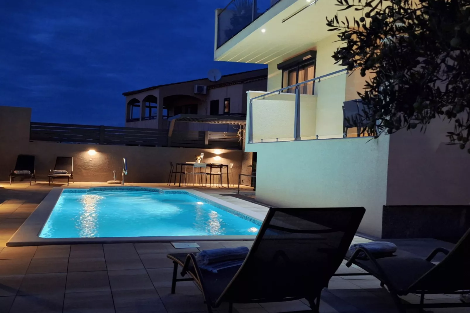 Apartment Cvita & Roza - Two Bedroom apartment with Terrace (Cvita) (A2)-Swimming pool