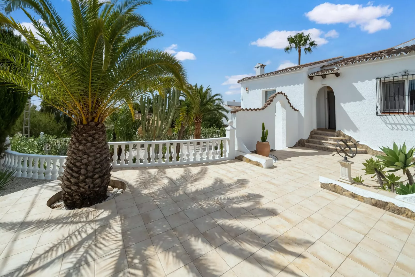 El Paraíso-Exterior summer