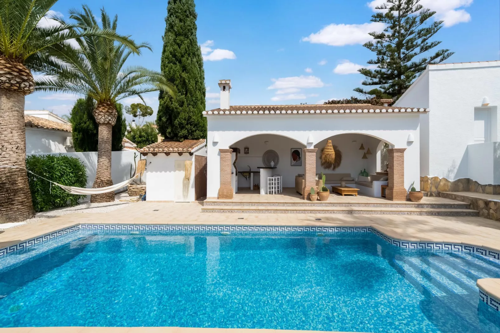 El Paraíso-Pool