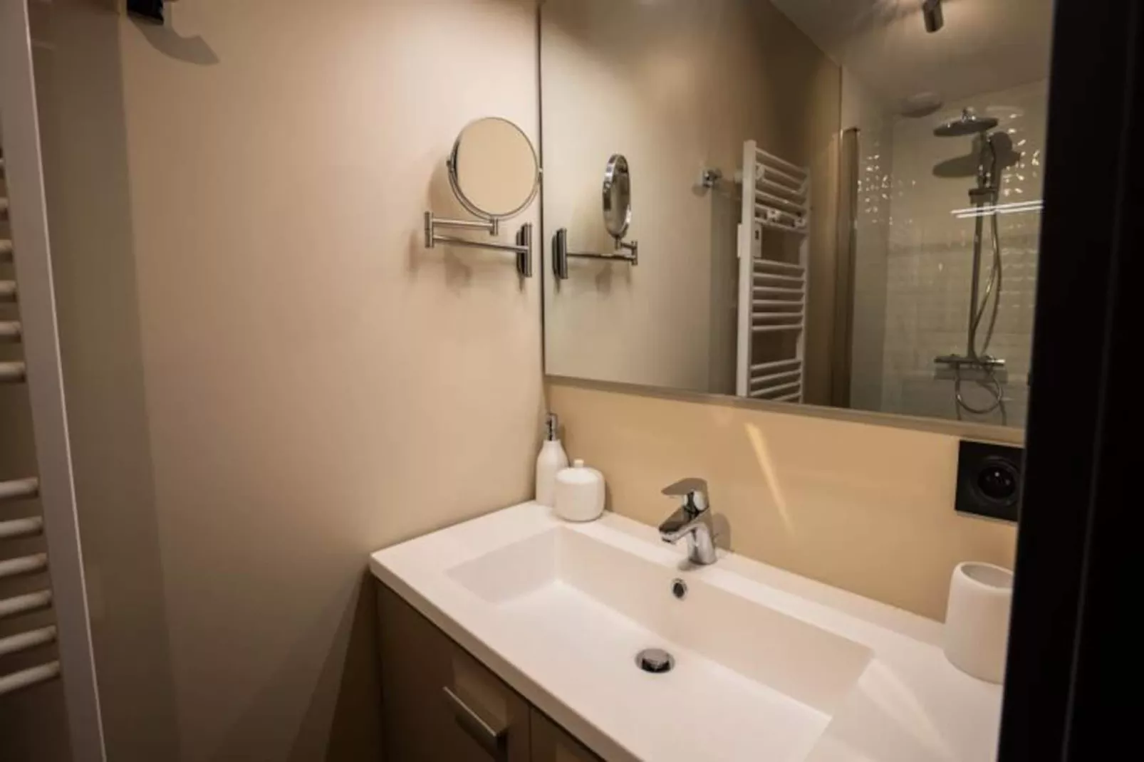 Chalet Chebi-Untagged