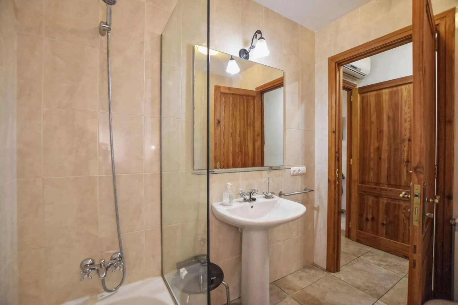 Pla de Ses Rotes-Badezimmer