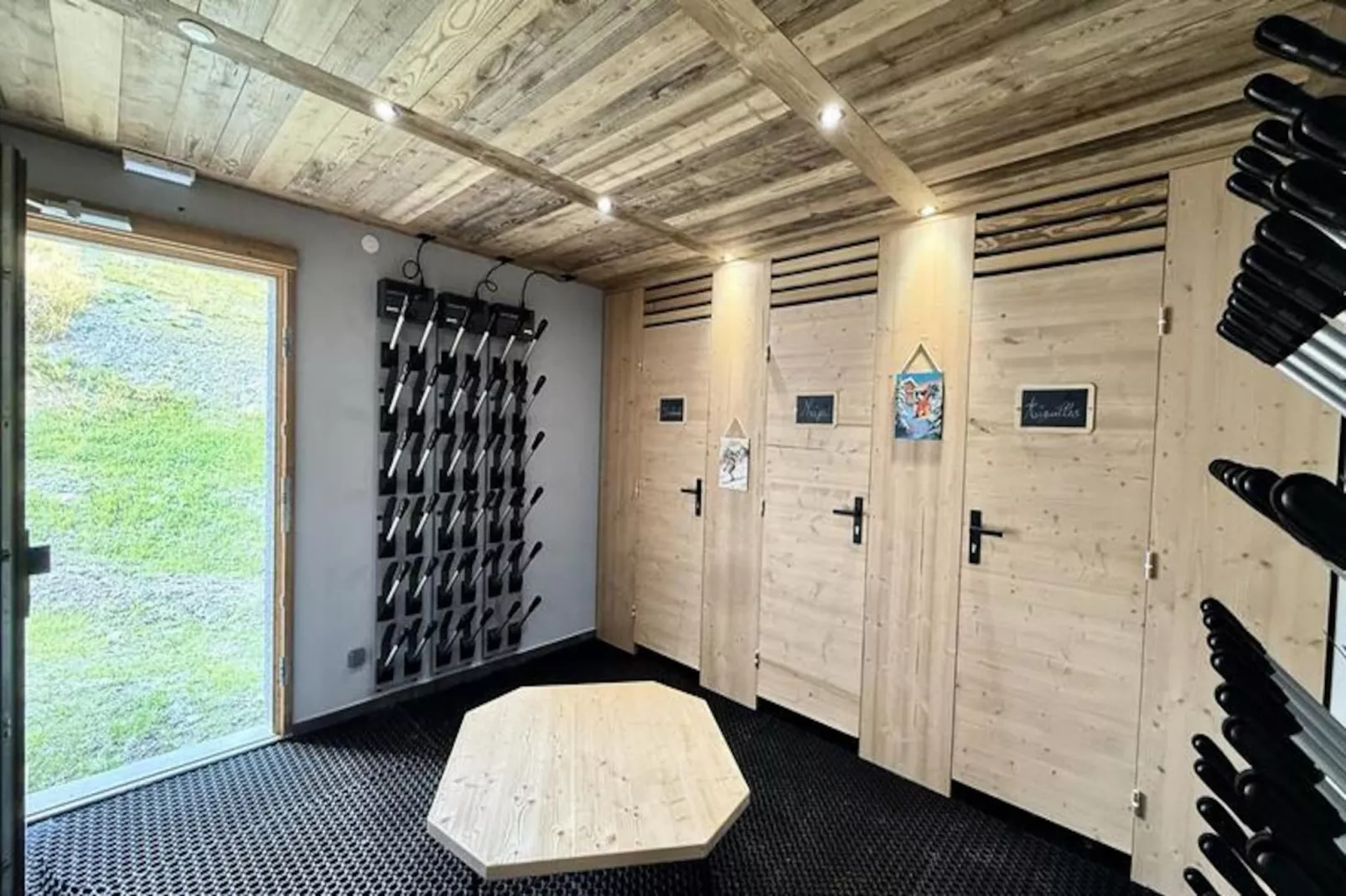 Résidence Complexe Aiguilles-Untagged