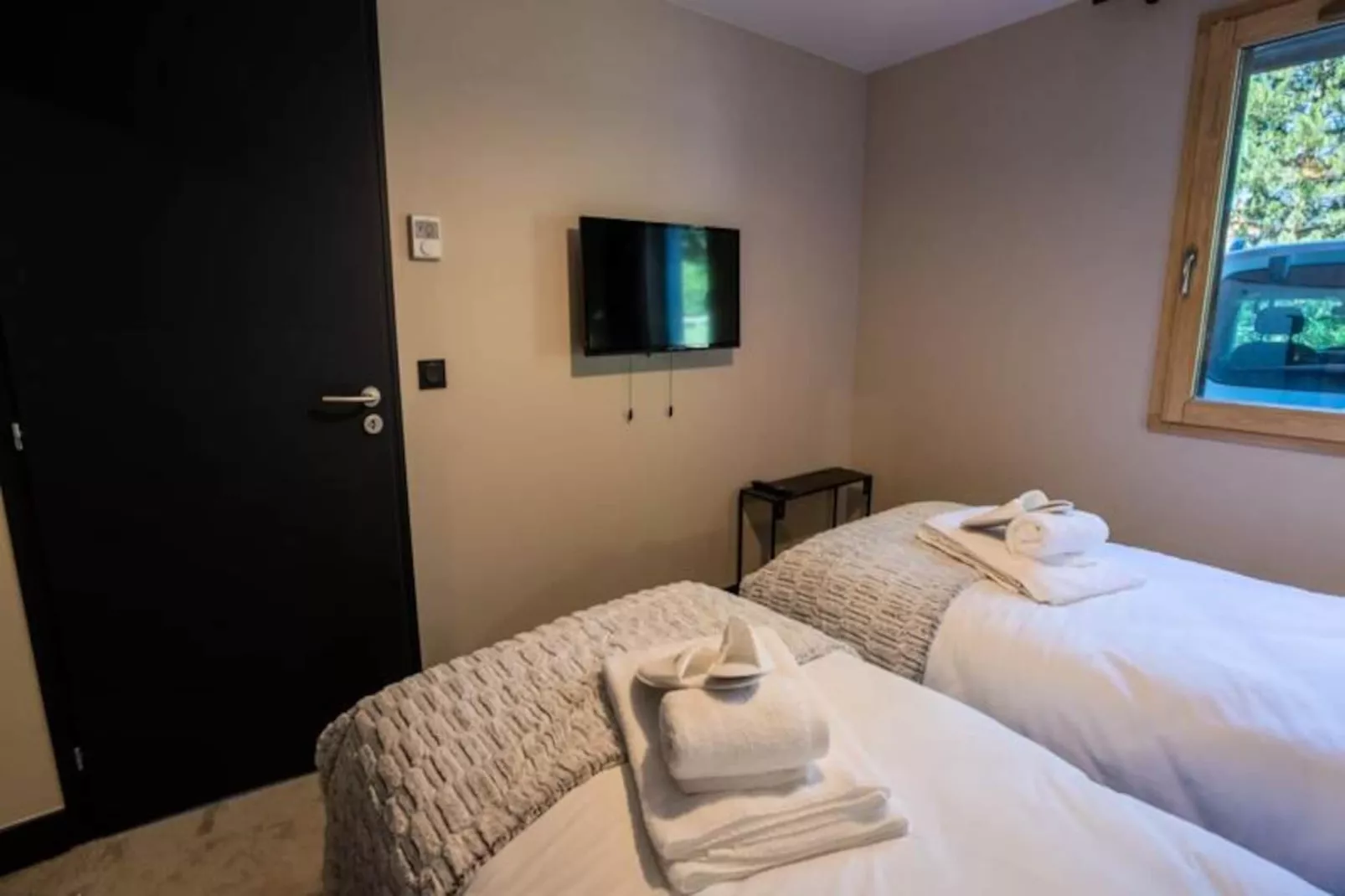 Chalet Chebi-Untagged