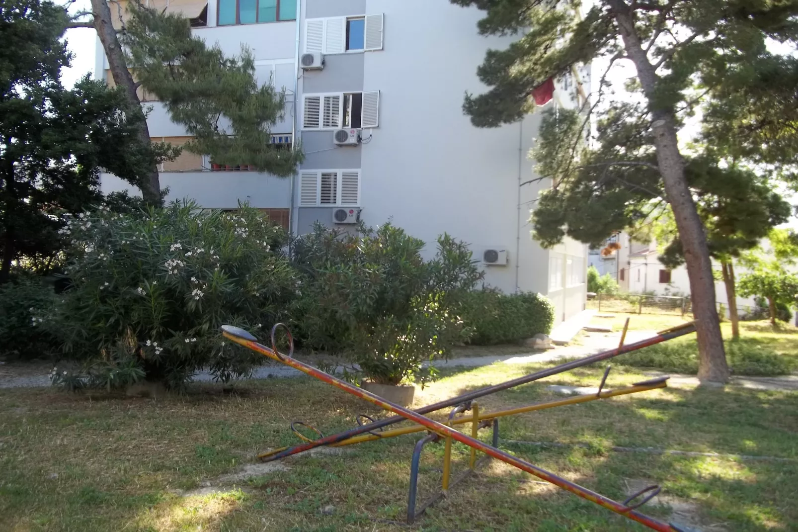 Hektorovic place-Jardins en été