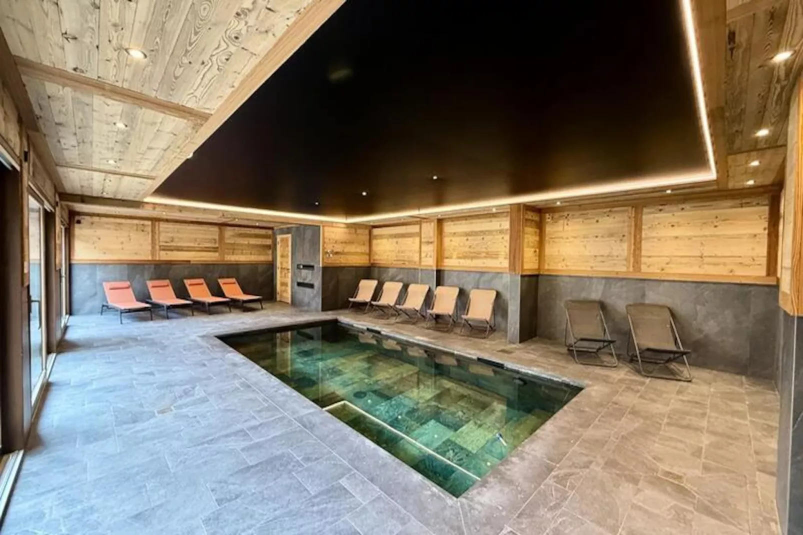 Résidence Complexe Aiguilles-Untagged