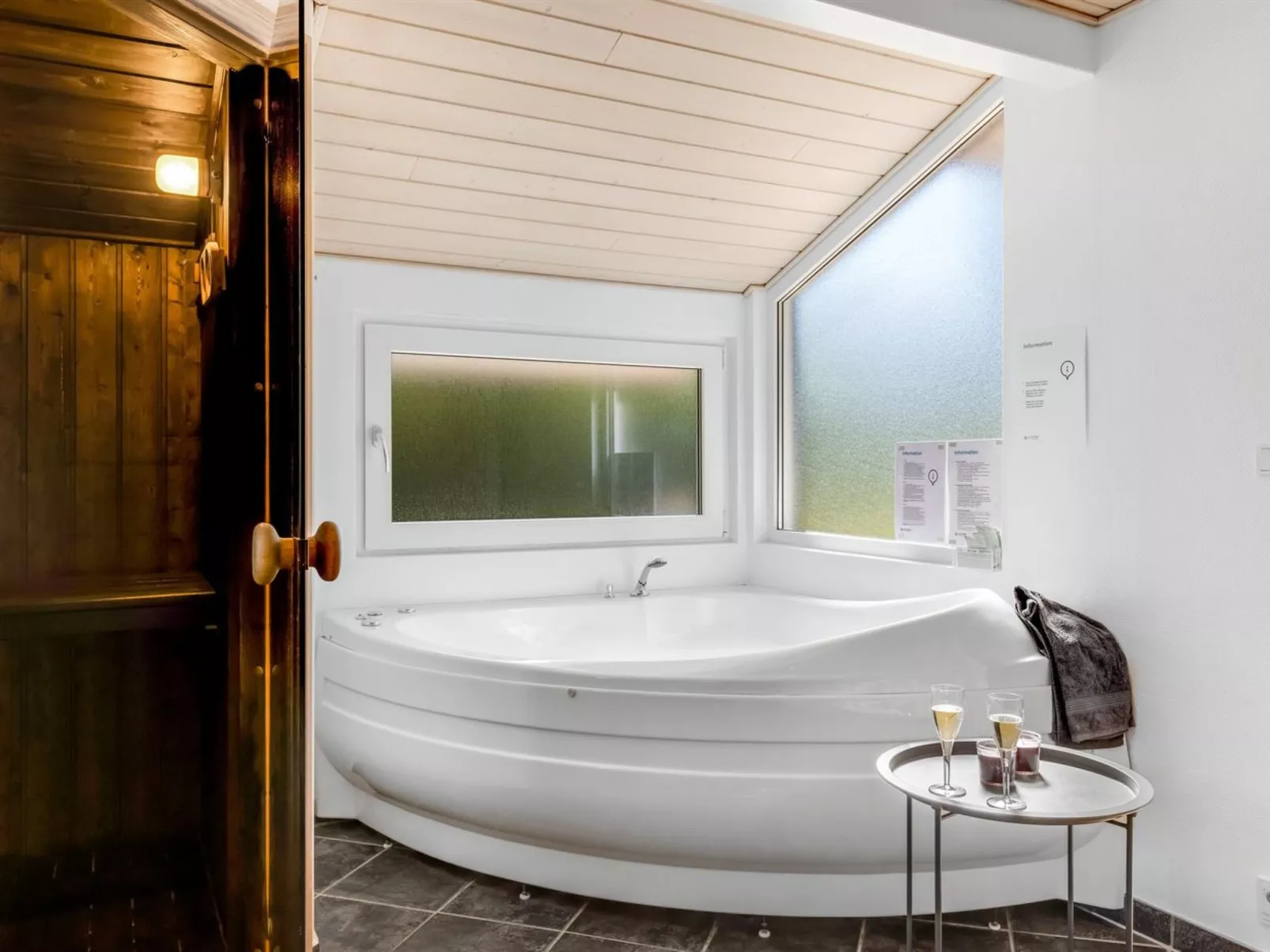 "Arny" - 1.5km from the sea-Inside