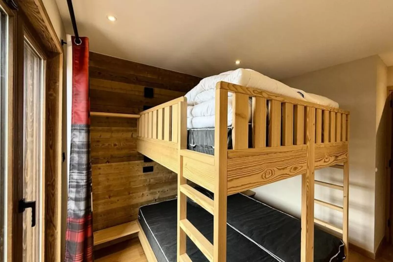 Résidence Complexe Aiguilles-Untagged