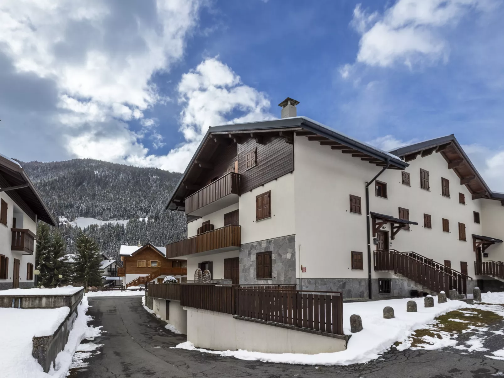 The Silent Sylva-Draußen