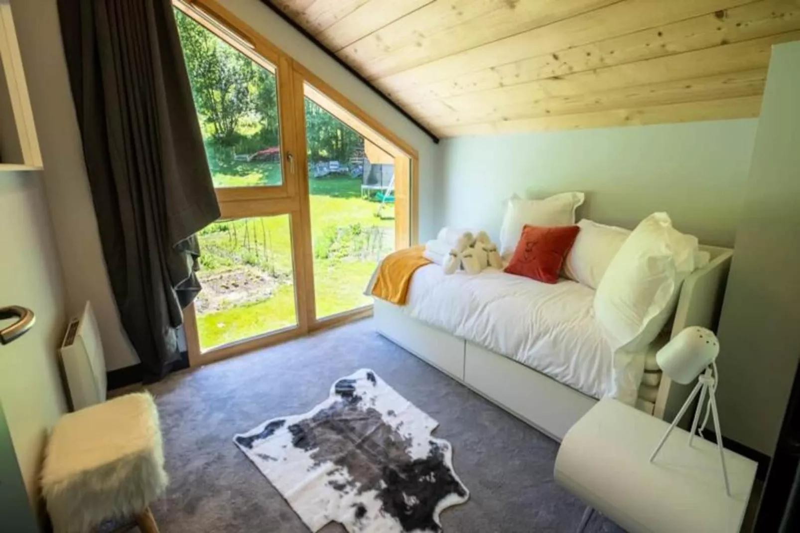 Chalet Chebi-Untagged