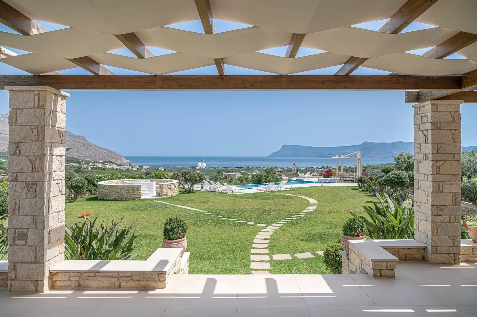Villa Aloni 4prs - Gardens in summer