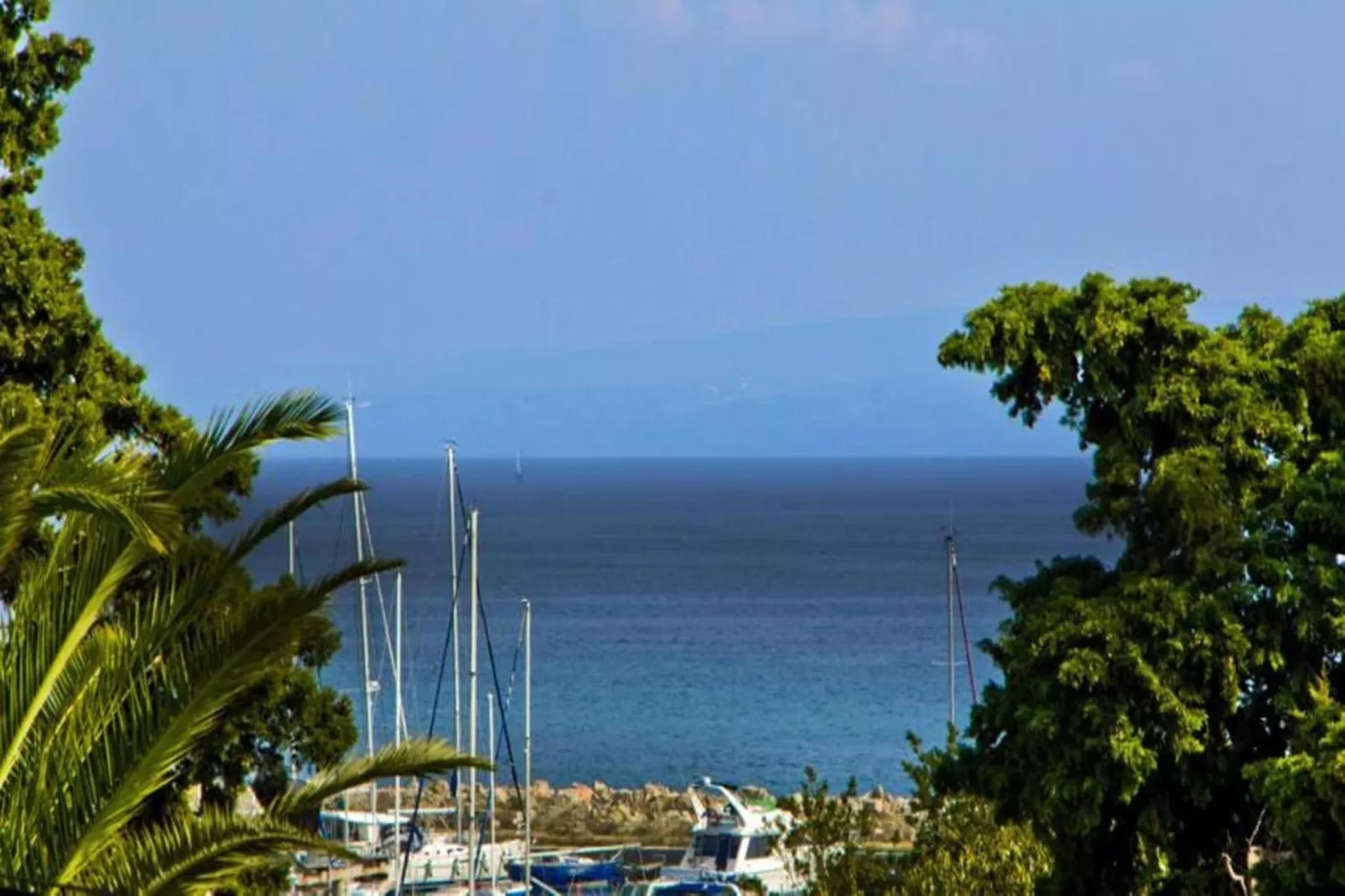 Hektorovic place-Vue d'été