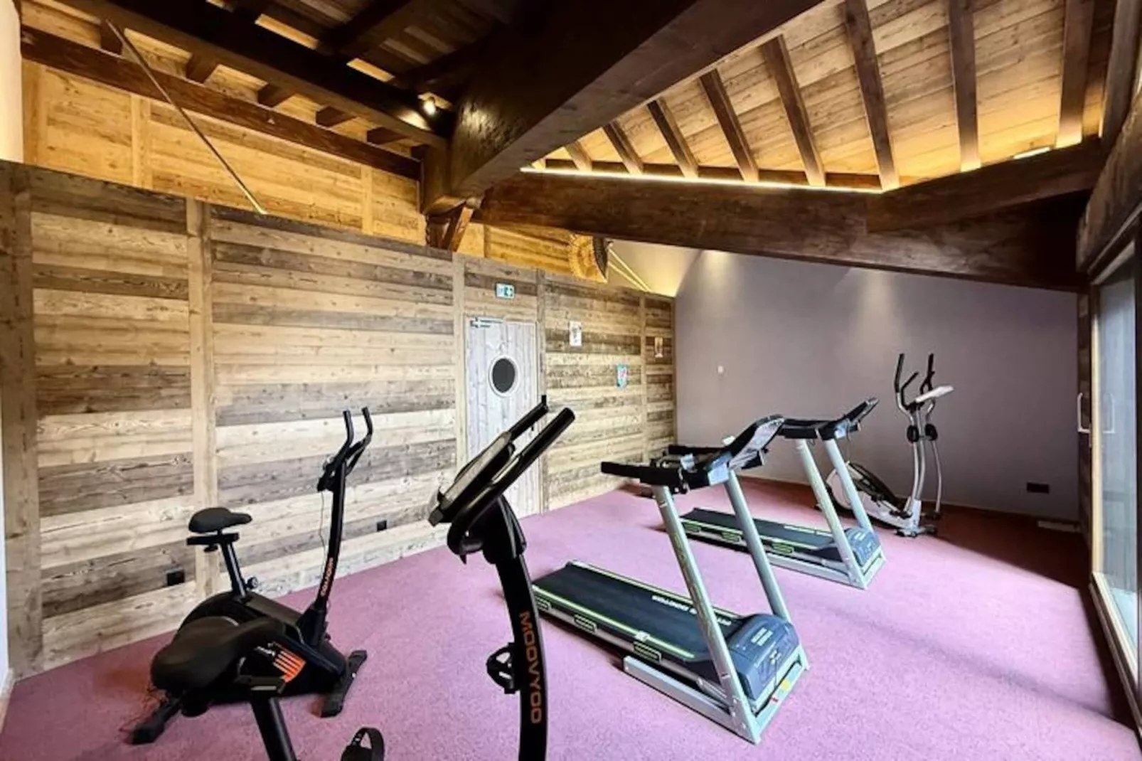 Résidence Complexe Aiguilles-Untagged