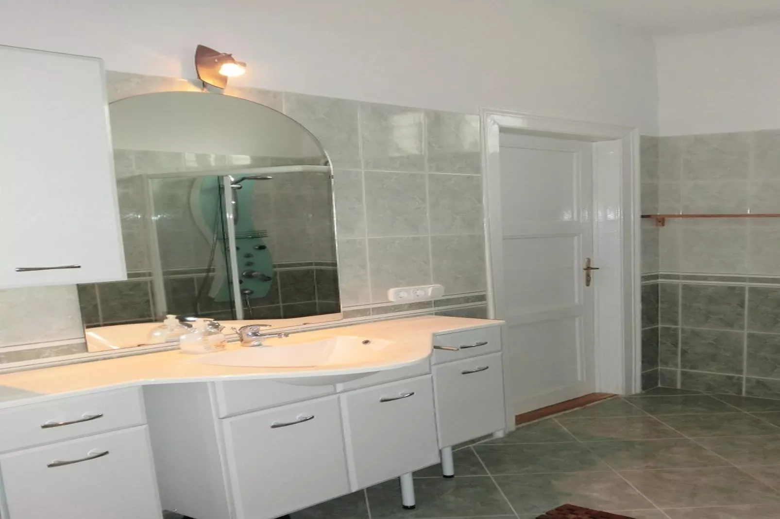 Ferienhaus in Budapest mit großem Garten-Salle de bain