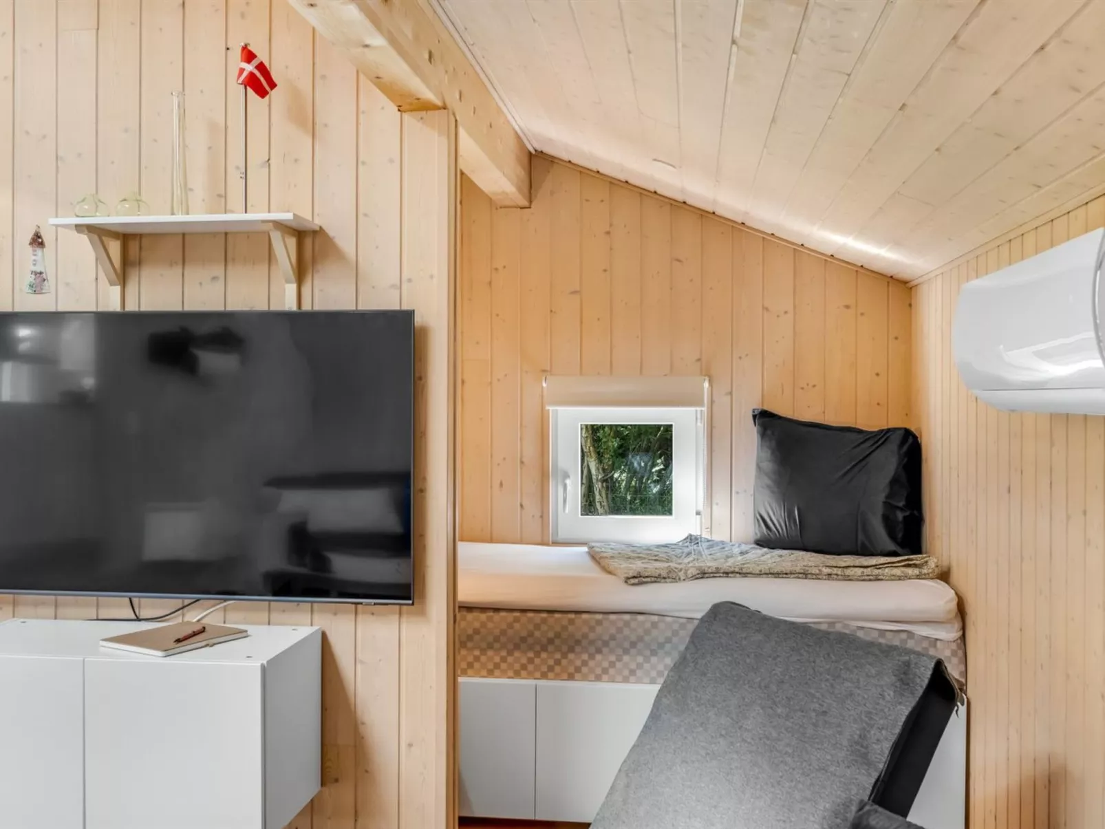 "Arny" - 1.5km from the sea-Inside