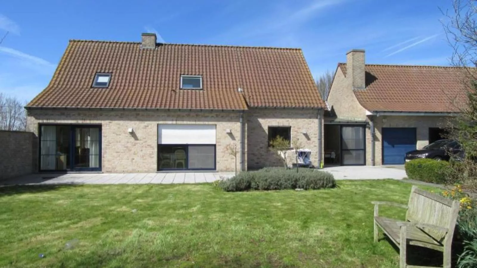 Frontzate-Exterior in summer