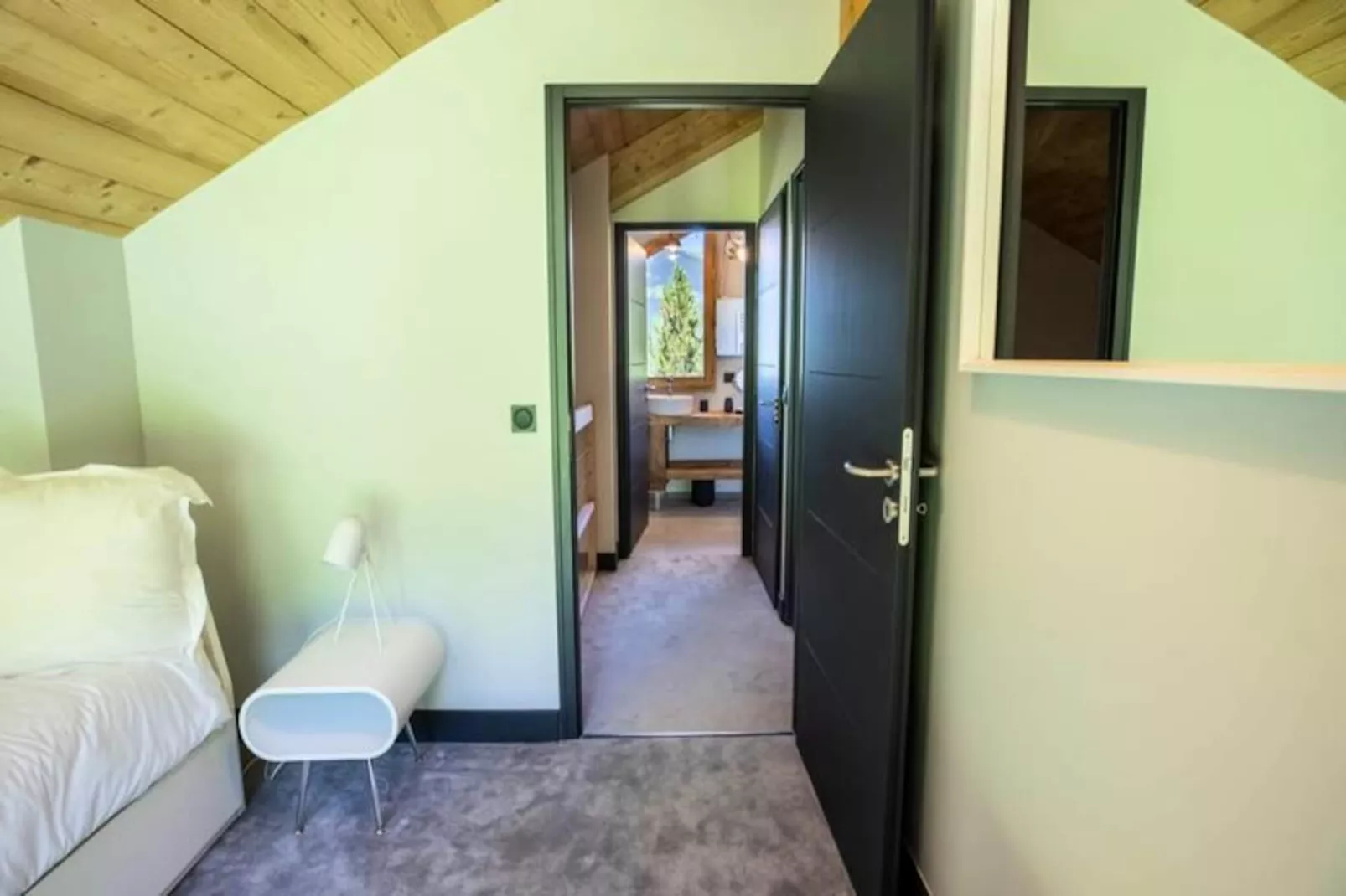 Chalet Chebi-Untagged