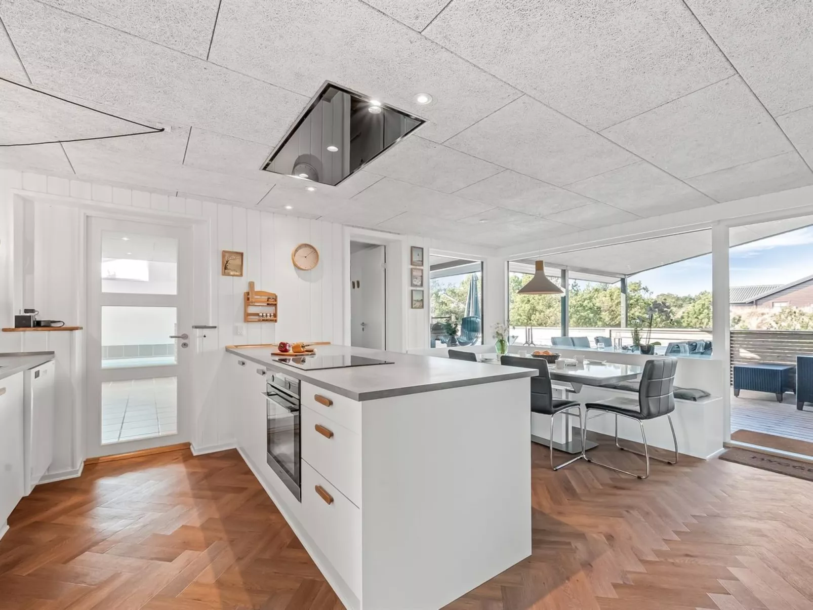 "Bela" -  from the sea-Inside