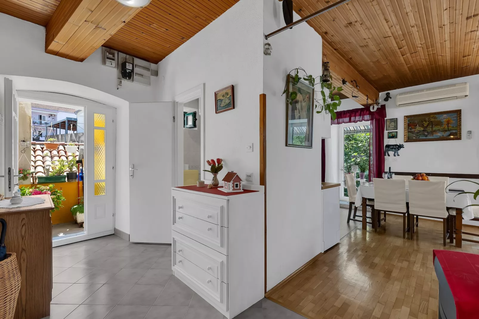 Apartments Kata - Three Bedroom Apartment with Balcony-Indoor