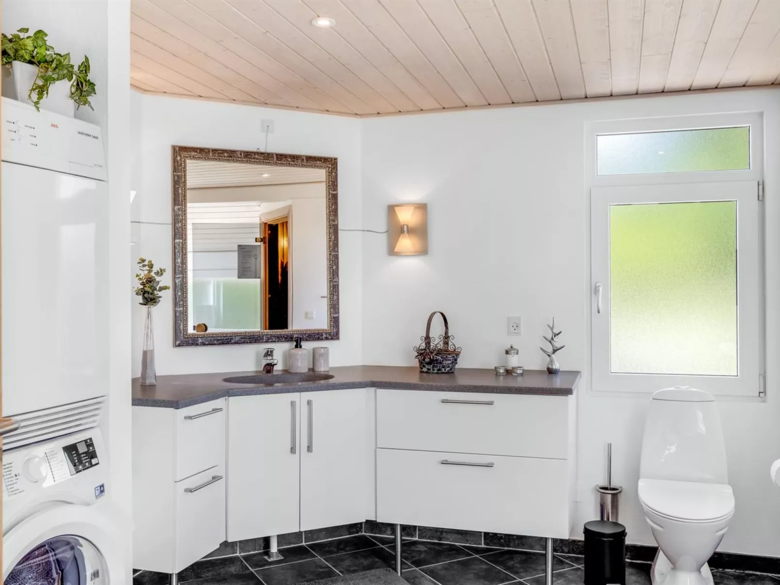 "Arny" - 1.5km from the sea-Inside