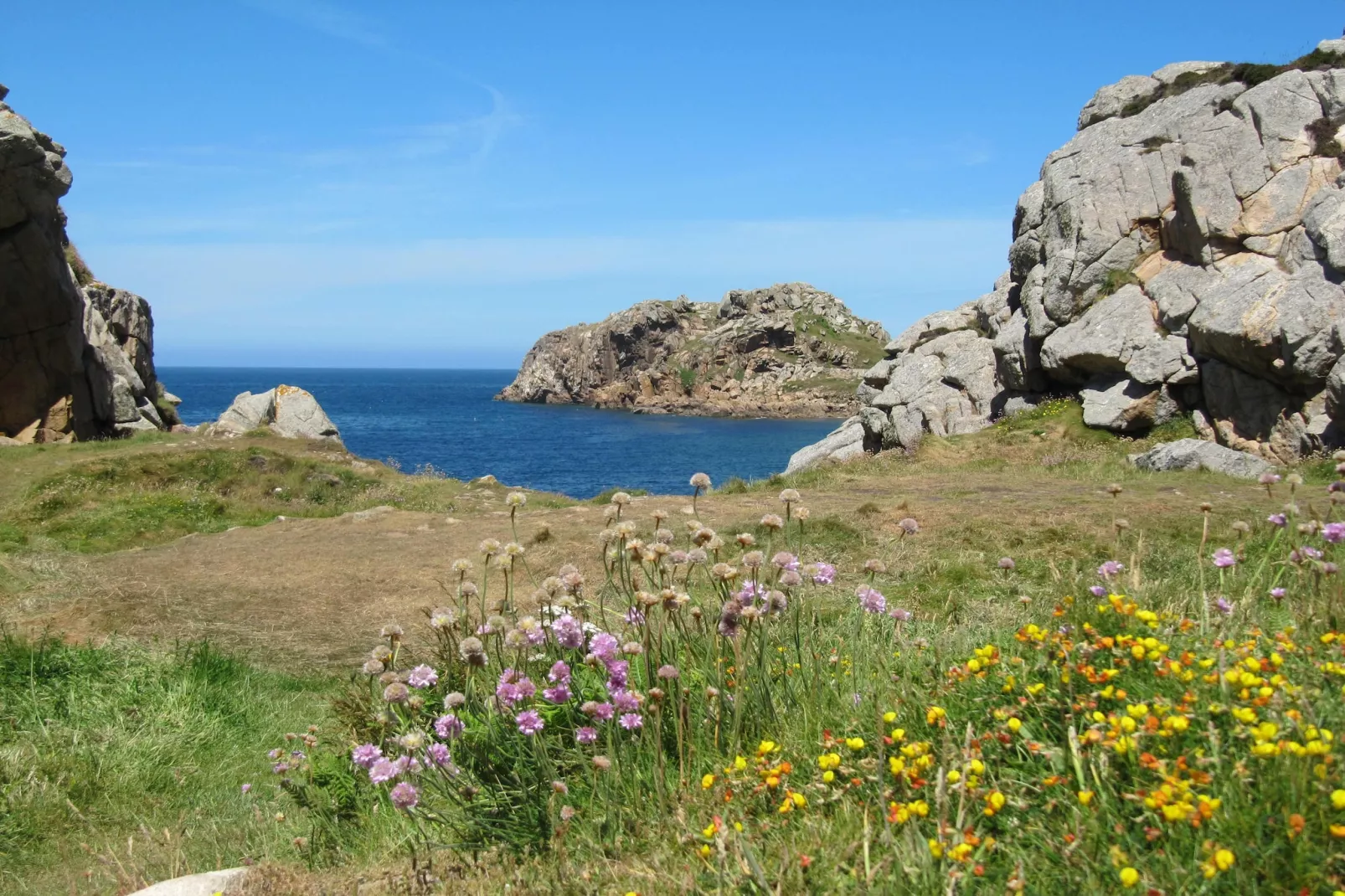 Granitsteinhaus in Guimaëc-Areas within 20km in summer
