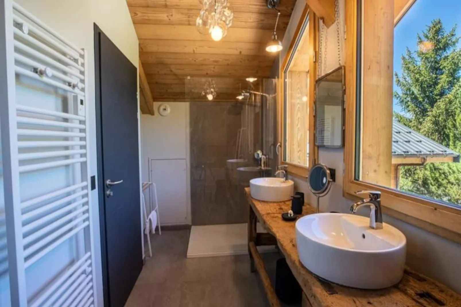 Chalet Chebi-Untagged