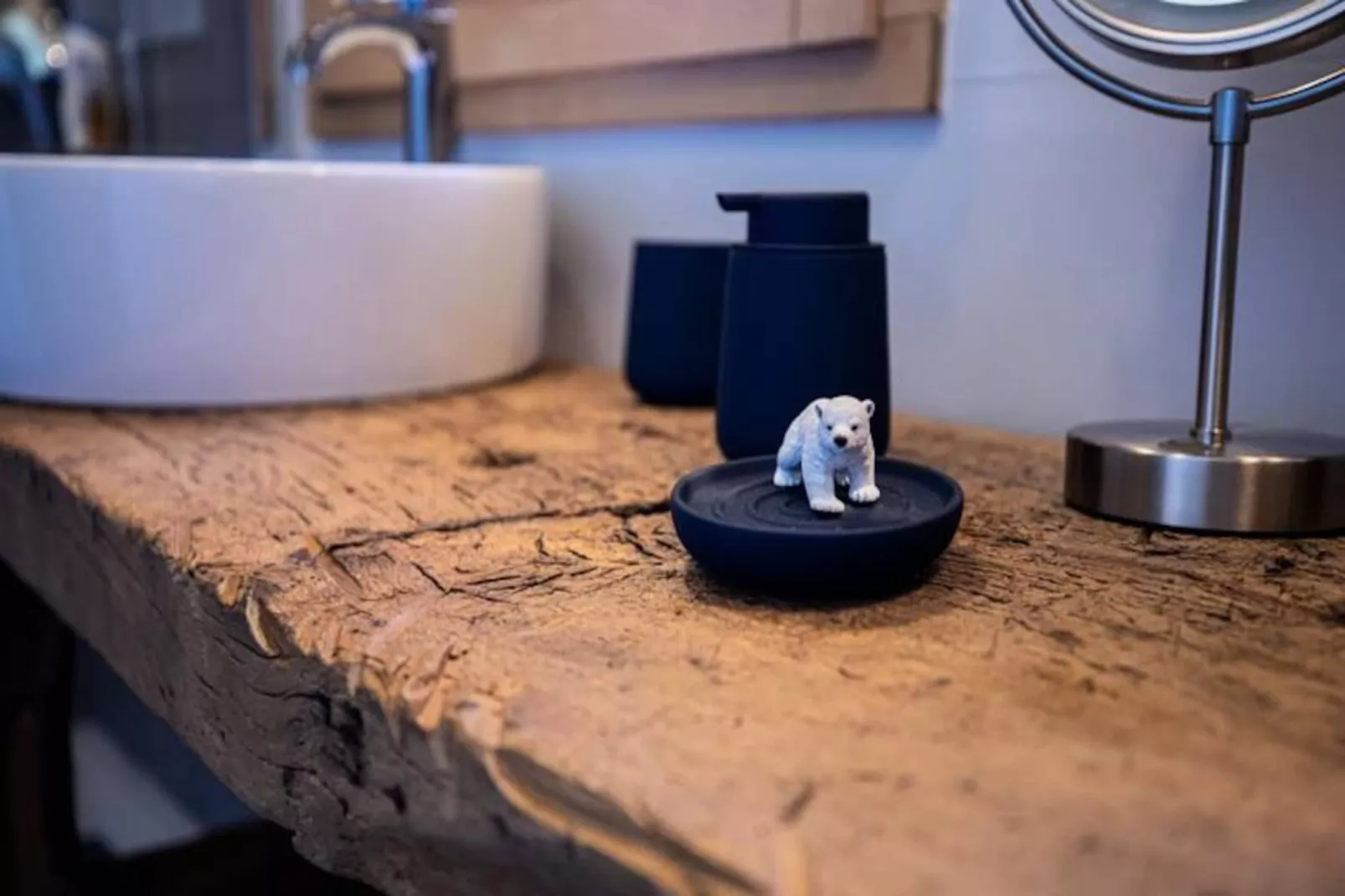 Chalet Chebi-Untagged