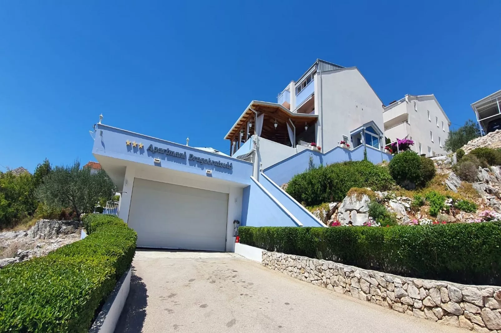 Apartments Dragobratović - Superior One Bedroom  Apartment with  Balcony and Side Sea View (Apartment 4)-Im Freien