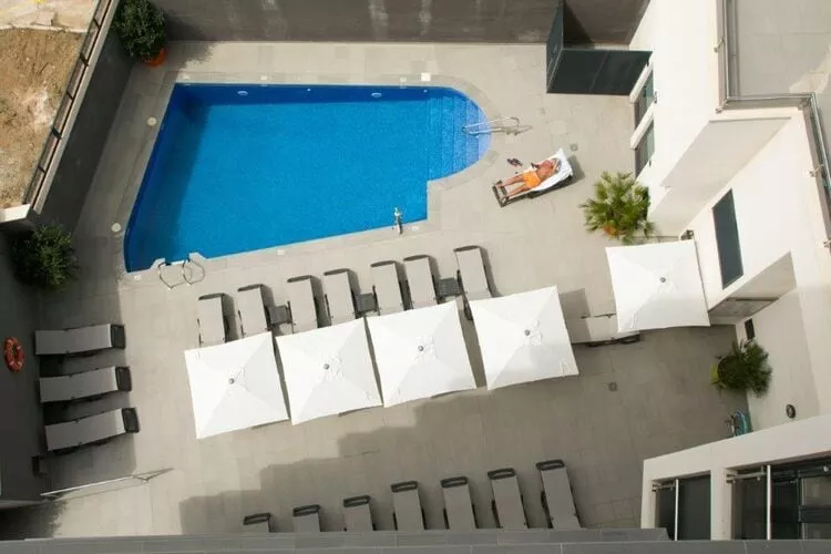 Apartamento con patio-Pool