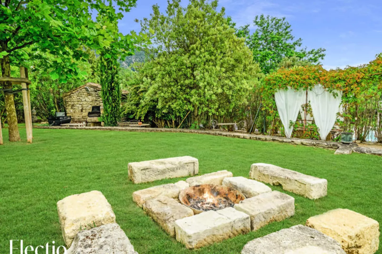 Loggia 7 Cypr&egrave;s | R&eacute;sidence Les Petitons-Nicht zugeordnet