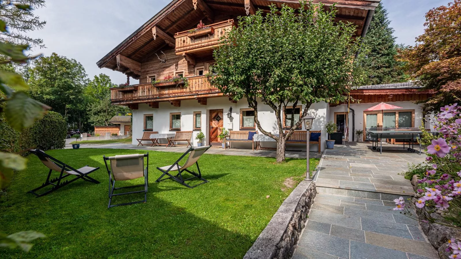 Dorf30-Exterior in summer